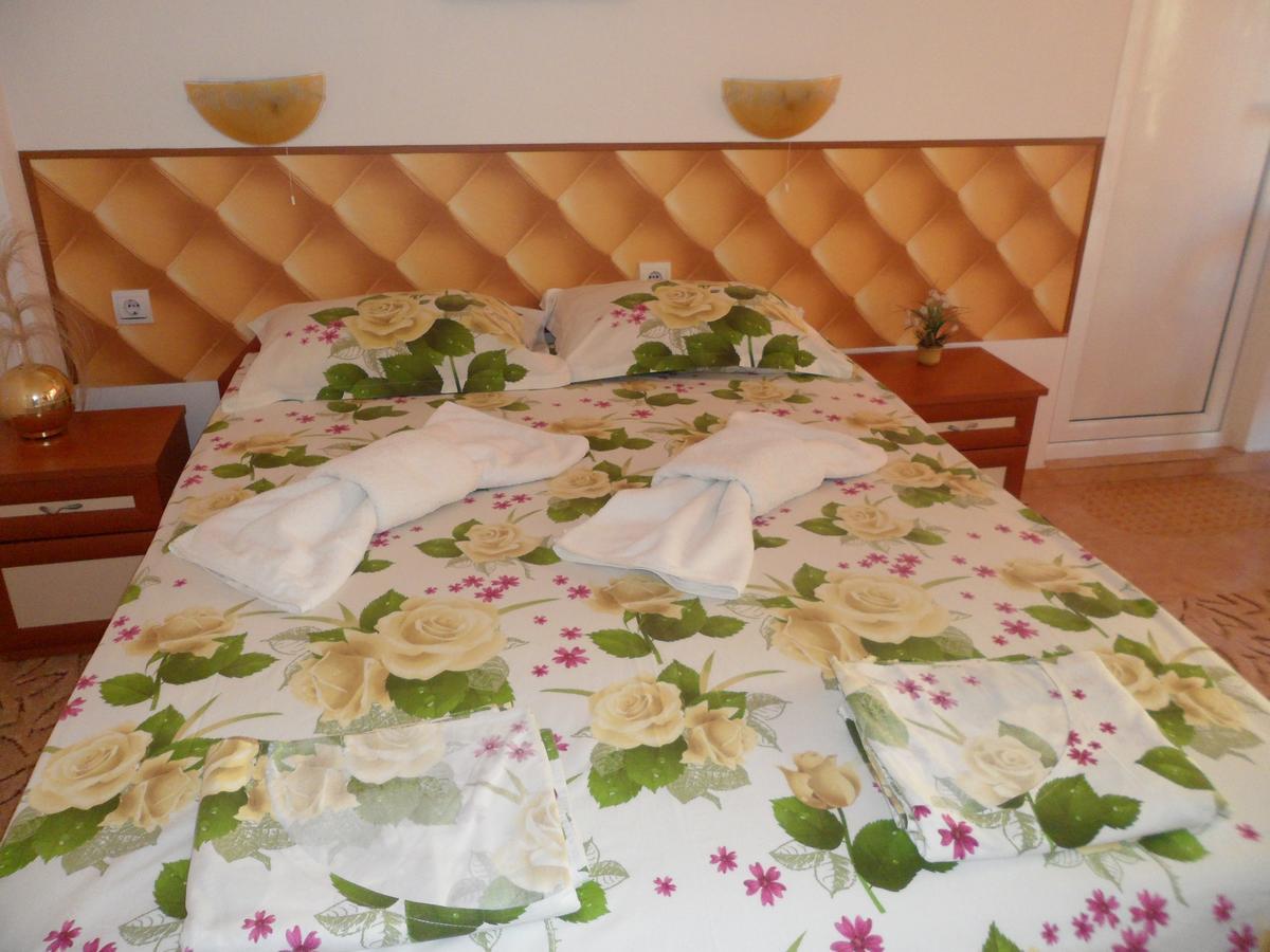 Sianie Guest House Ravda Eksteriør billede